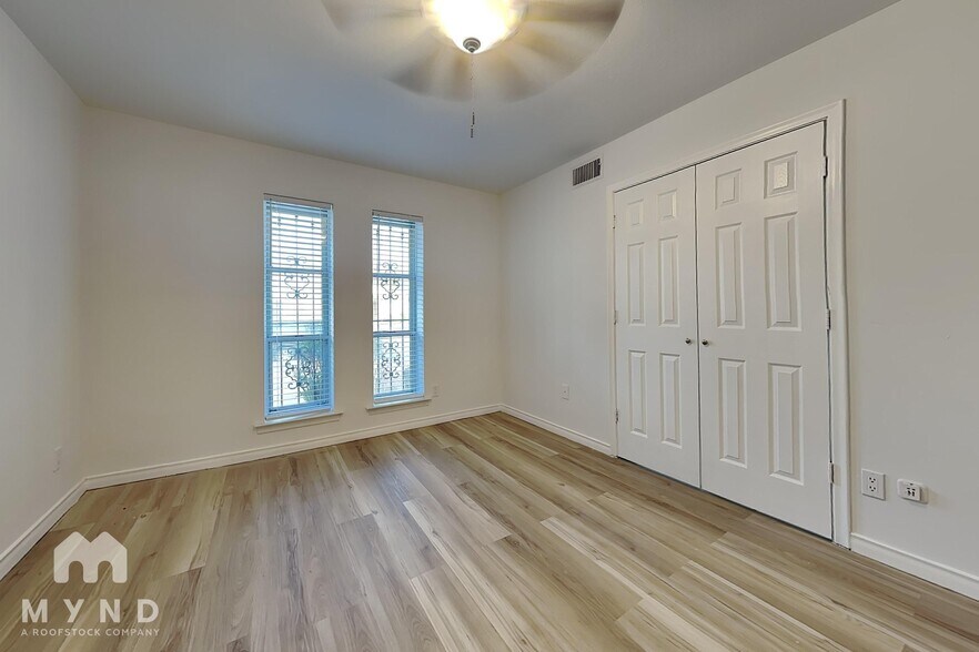 Building Photo - 810 Bradfield Dr