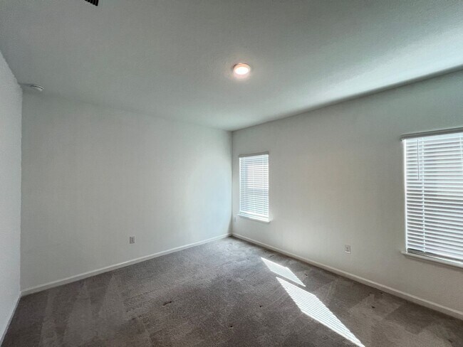 Building Photo - Awesome 3 BD/2BA Home in Beautiful Ocala!!!