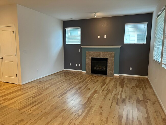 Building Photo - 3Bd/2.5Ba Covington House