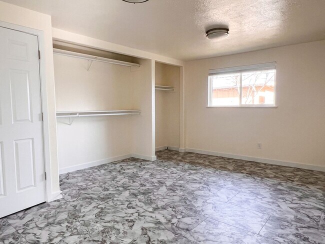 Building Photo - OWN937