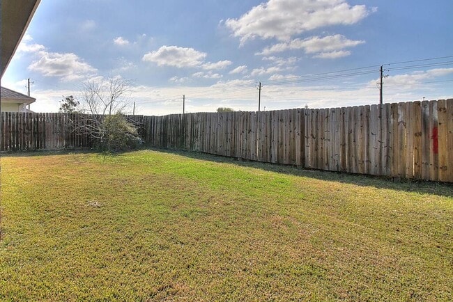 Building Photo - 3005 Dante Dr