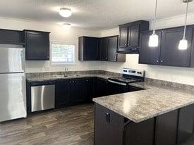 Building Photo - 308 Elm Ave