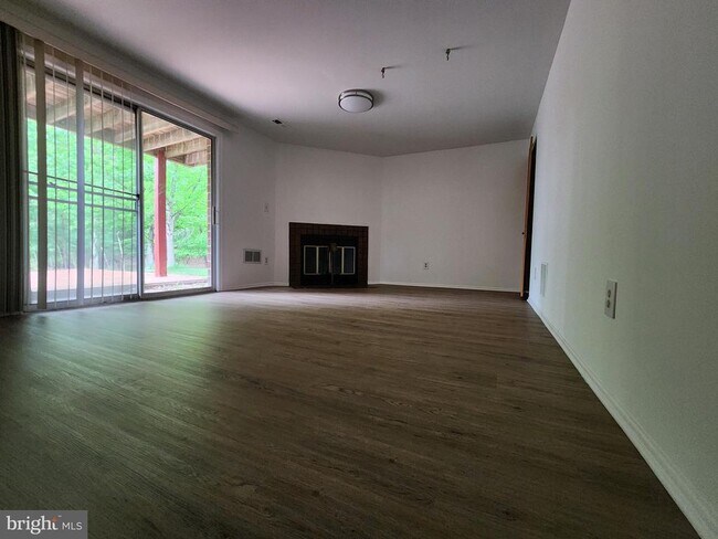 Building Photo - 2 Island Run Ct