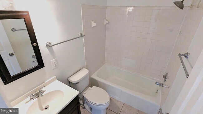 Building Photo - 2206 Gingell Pl