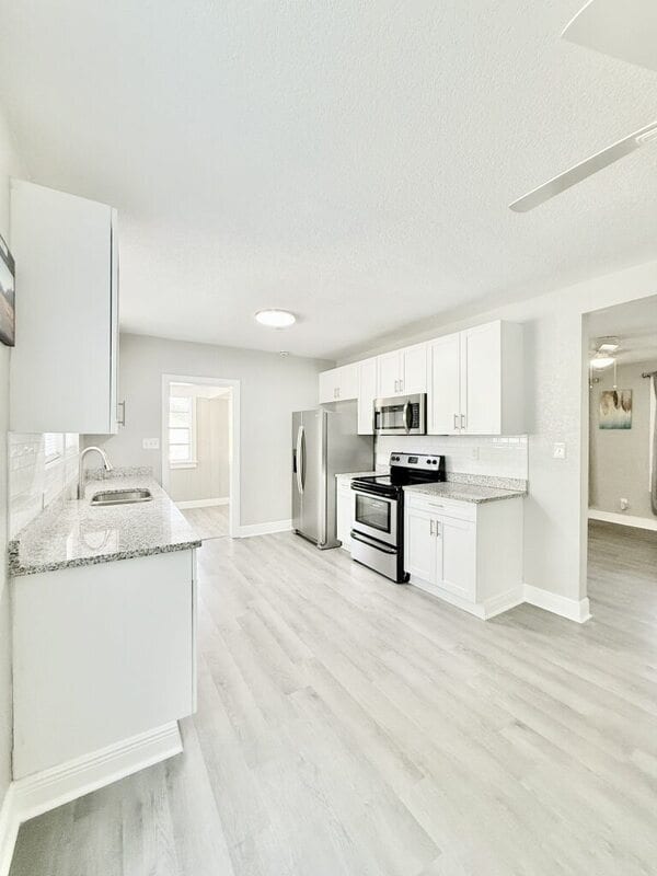 Building Photo - 3308 N Avon Ave