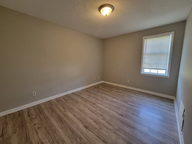 Building Photo - 2 Bedroom Apartment with Modern Amenities in Decatur, AL!