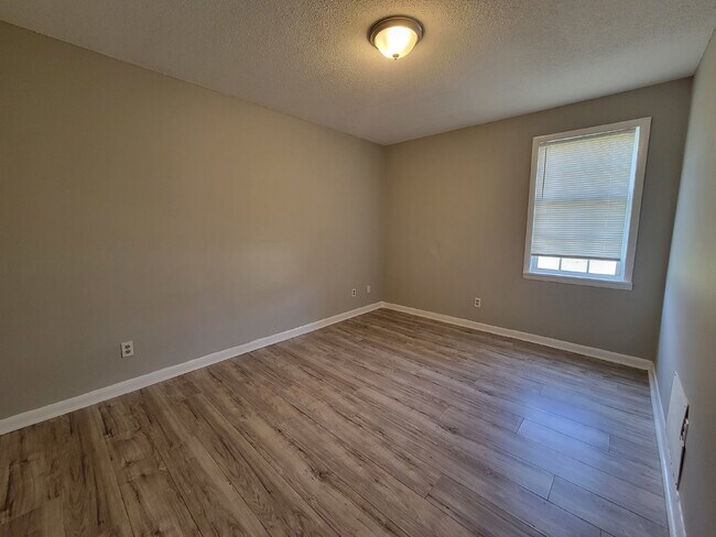 Building Photo - Coming soon!!! 2 Bedroom Apartment with Modern Amenities in Decatur, AL!