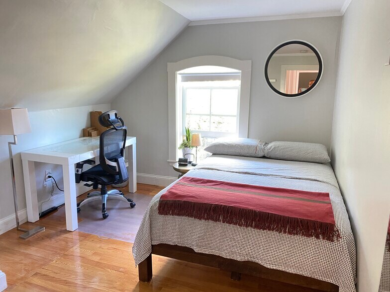 Building Photo - 105 Chestnut St