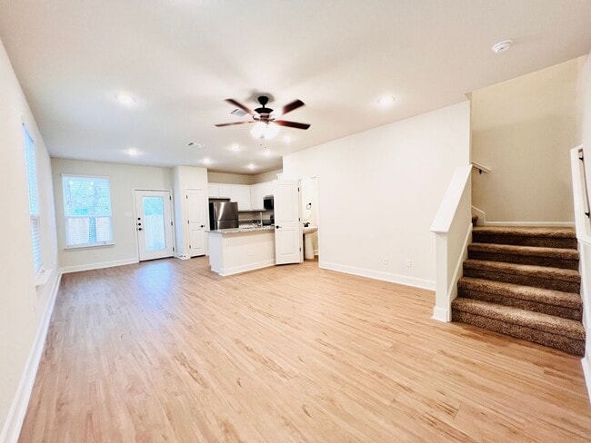 Building Photo - 10322 Lynwood Vlg