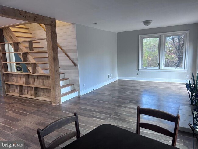 Building Photo - 132 Pinecrest Ln