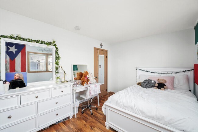 Building Photo - 69 E Quincy-2