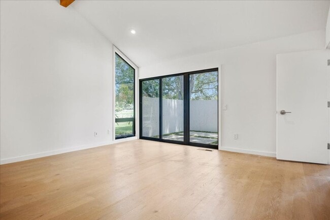 Building Photo - 9503 Alder Ct