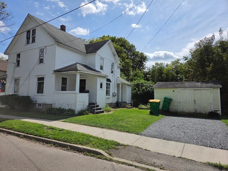 Building Photo - 62 Perry Ave