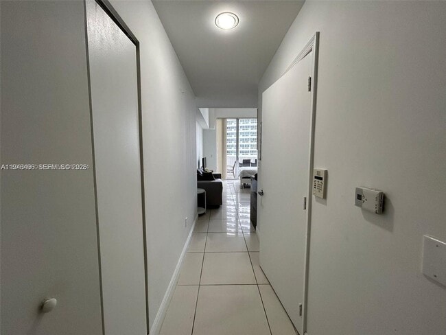 Building Photo - 1750 N Bayshore Dr