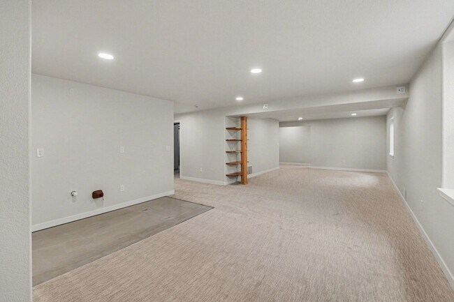 Building Photo - 2250 Marshfield Ln