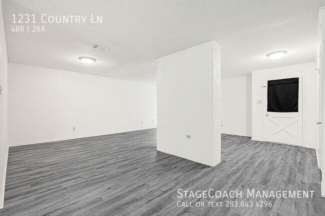 Building Photo - 1231 Country Ln