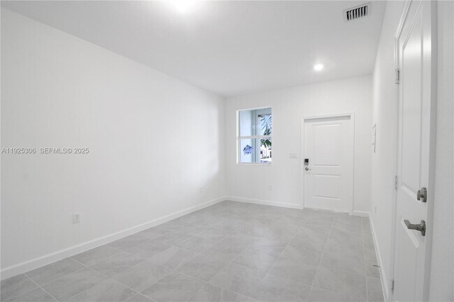 Building Photo - 2729 SE 25th Ave