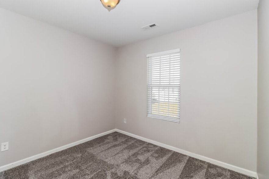 Building Photo - 7413 Hidden Creek Dr