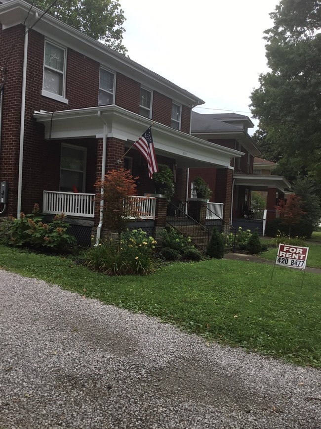 Chevy Chase Bungalow - 1010 Fontaine Rd