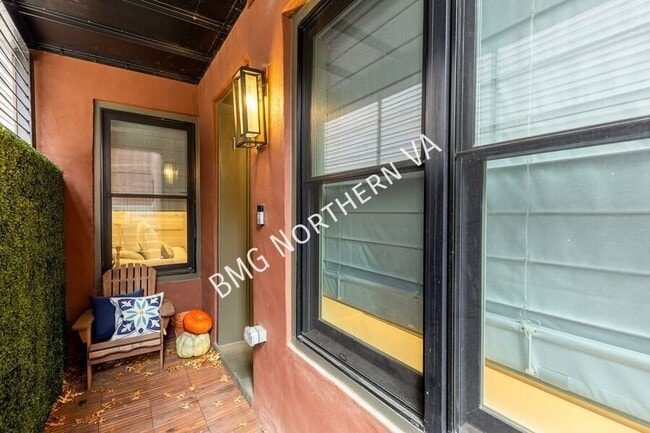 Building Photo - 2829 13th St NW