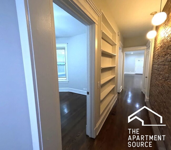 Building Photo - 810 W Cuyler Ave