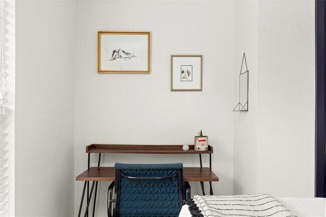 Building Photo - 705 Battle Bend Blvd