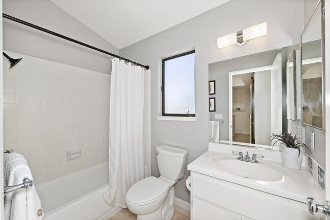 Building Photo - 1545 Camden Village Cir