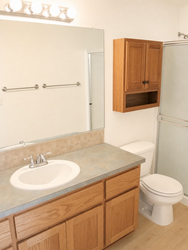 Building Photo - Bright & Welcoming 3-Bedroom Home in Ridgefield — Available Now
