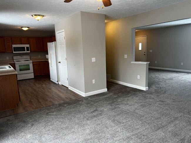 Building Photo - 5010 Delray Dr