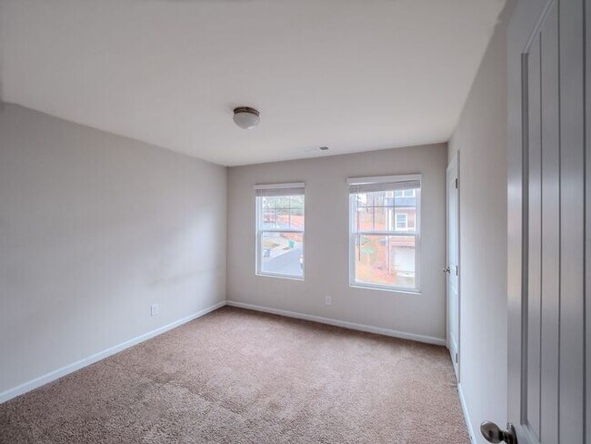 Building Photo - 400 Ruths Blvd