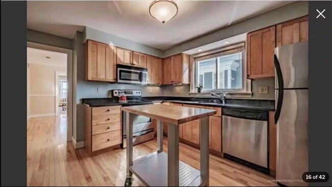 Building Photo - Don't miss out! Modern 2 bed condo in the ...