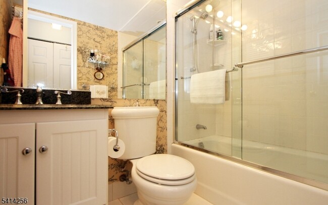 Building Photo - 25 Heritage Dr