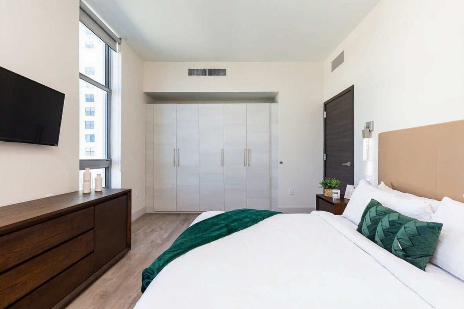 Building Photo - 777 N Ocean Dr