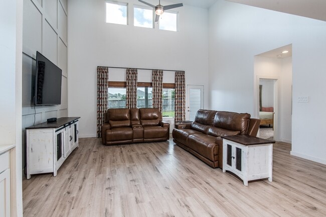 Building Photo - 13344 Bear Creek Ct