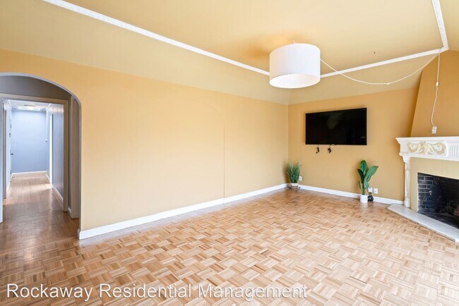 Building Photo - 3 br, 1 bath House - 1559 Funston Ave.