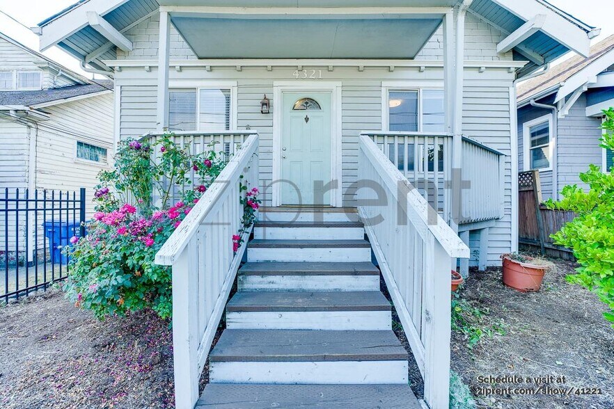 Building Photo - 4321 5th Ave NE