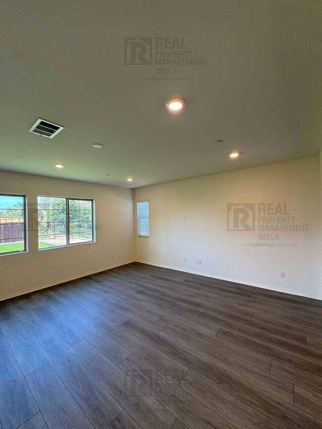Building Photo - Cul-De-Sac Home in Heritage Lake Featuring Downstairs Bedroom & Bath + Loft