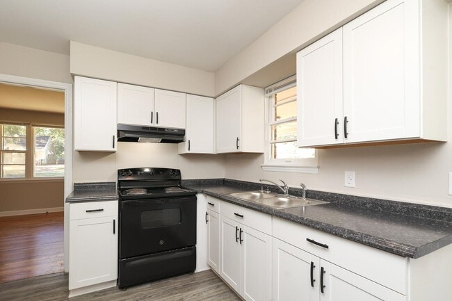 Building Photo - Newly renovated Ranch style 3 bedroom 1 ba...