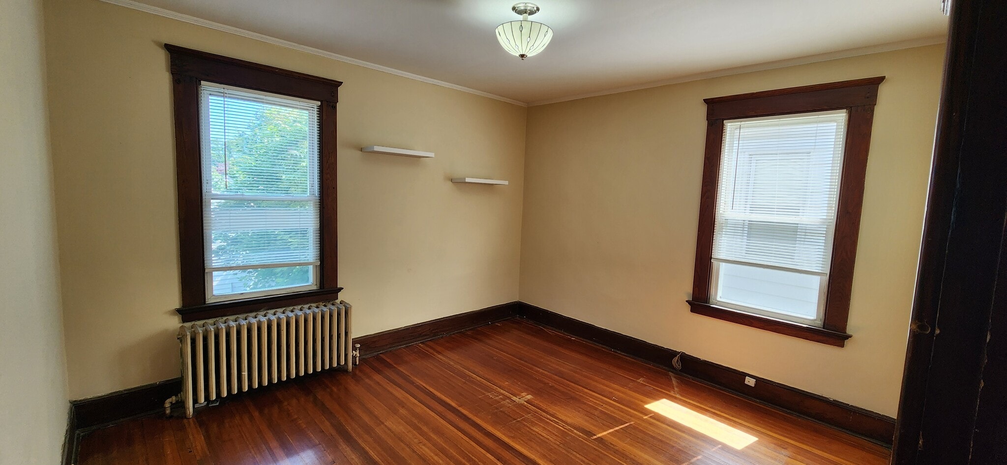 Building Photo - 352 Elm St