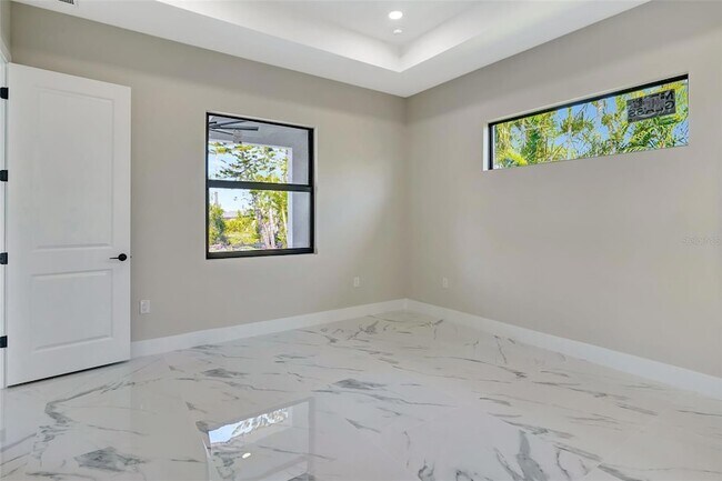 Building Photo - 212 Fairway Rd