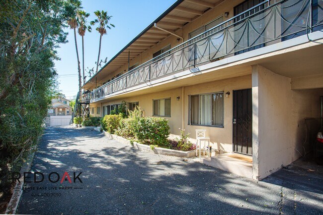 Building Photo - Modern, Spacious, Remodeled One Bedroom wi...