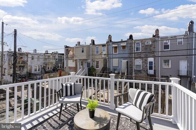 Building Photo - 518 N Lakewood Ave