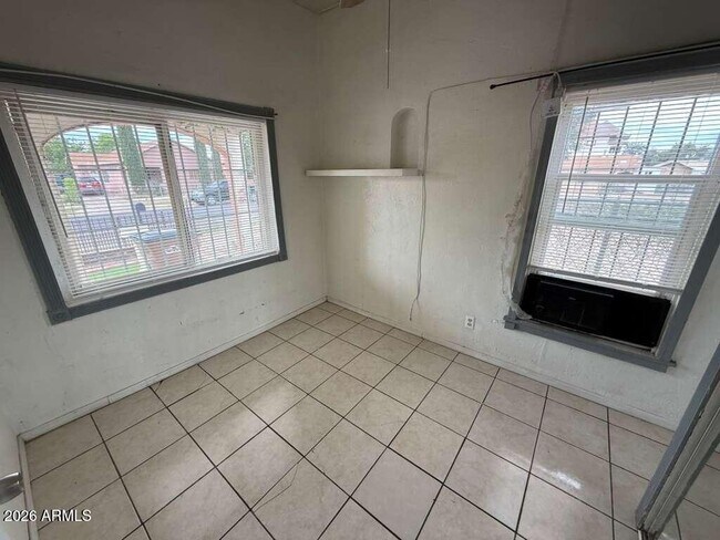 Building Photo - 834 5th St