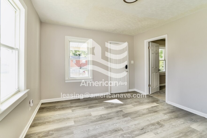 Building Photo - 939 W Florence Ave