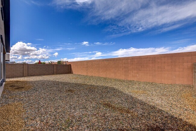 Building Photo - 3 Bedroom + a Den For Rent In Pronghorn Ra...