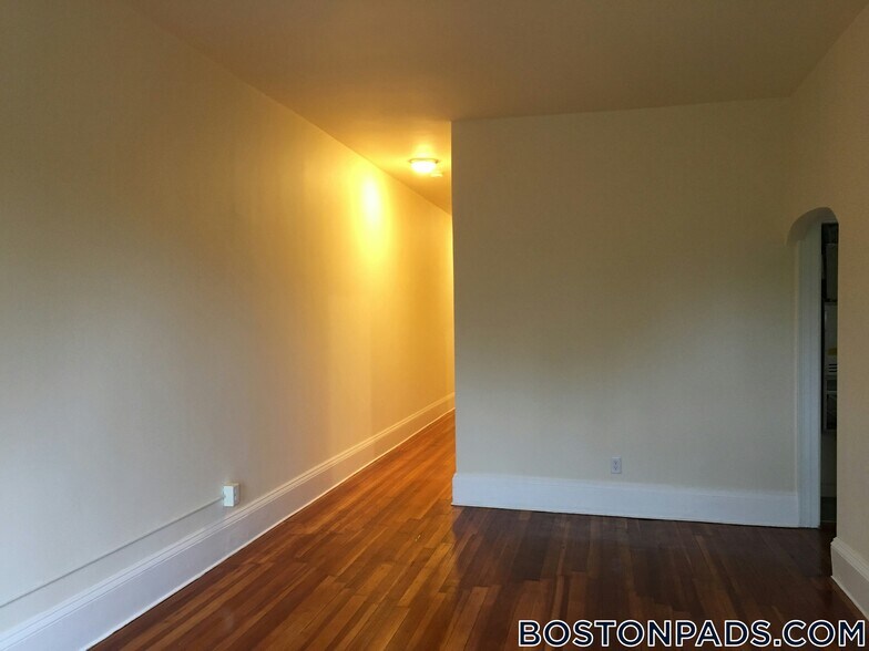 Building Photo - 1463 Beacon St