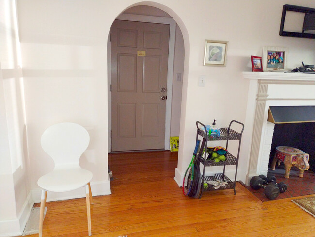 Building Photo - 1302 Staunton Ave NW