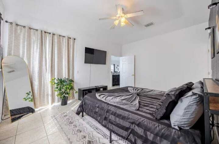 Building Photo - 1005 Corvina Dr