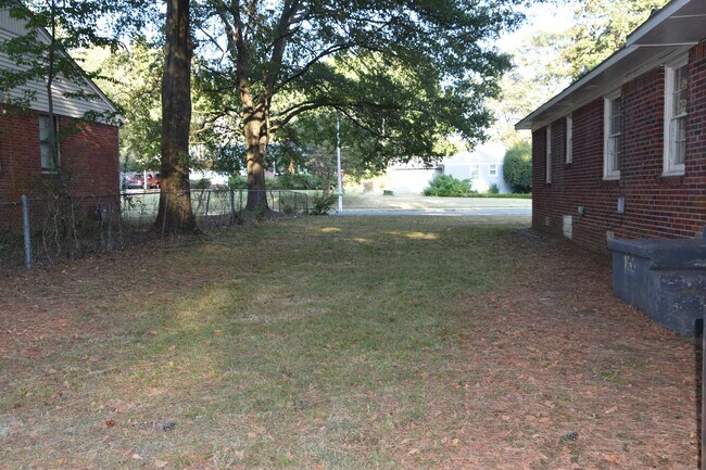 Building Photo - 5302 Laurie Ln