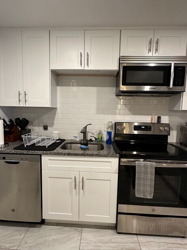 Building Photo - $2800 | Brighton | 1 Bedroom | 1 Bathroom | Parking Available